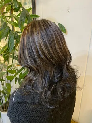 セミロング カラー 長濱 俊のヘアスタイル
