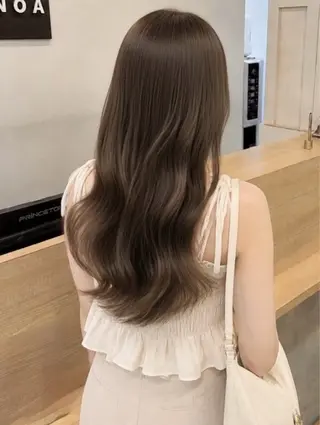 ロング NOA くるみのヘアスタイル