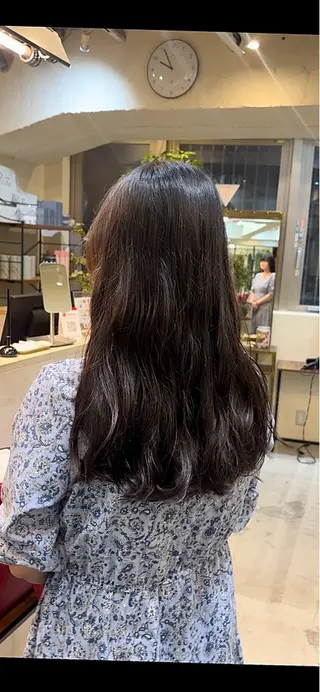パーマ 小山 綾奈 ロングカットのヘアスタイル