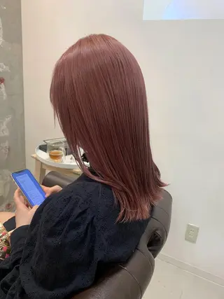 セミロング カラー 眞名子 瑞紀のヘアスタイル