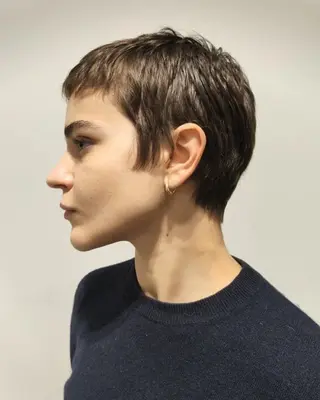 ショート レイヤーカット NERO加藤木麻彩のヘアスタイル