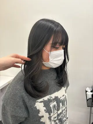 ロング カラー 抜け感レイヤー︴ ニュアンスカラーのヘアスタイル