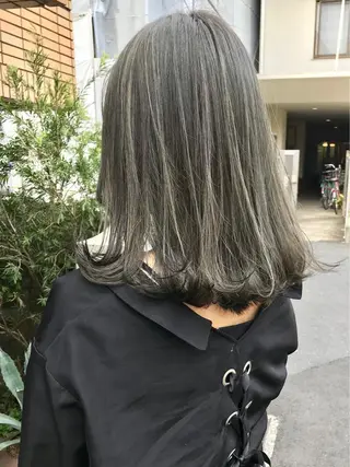 ミディアム 飯嶋 彩奈のヘアスタイル