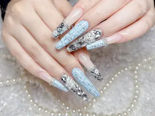 ネイル 🦋 Queenieのネイルデザイン