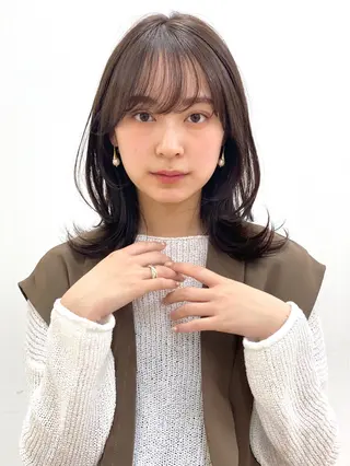 ミディアム 暗色カラー/レイヤー 🩶KAITOのヘアスタイル