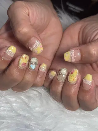 ネイル LAVISH 大和店 emi・:*+のネイルデザイン