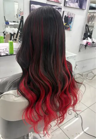ロング 吉田 彩乃のヘアスタイル