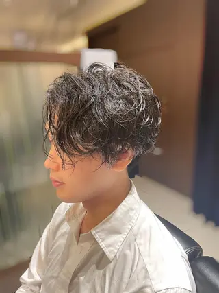 ミディアム パーマ メンズ 岡崎 隆晟のヘアスタイル
