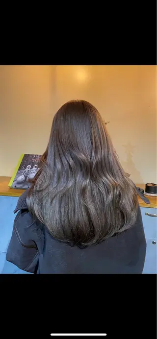 ロング カラー オリーブベージュ 🫒🩶Rianaのヘアスタイル