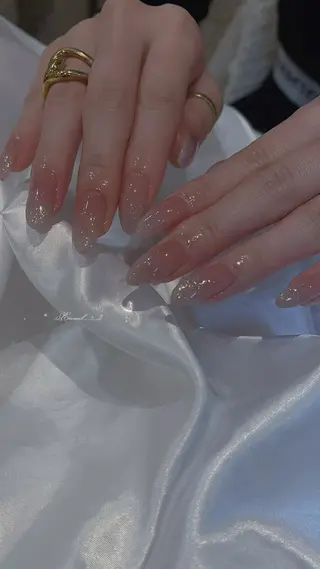 ネイル 𝘙𝘪𝘰𝘯𝘢 ...🕯🤍のネイルデザイン