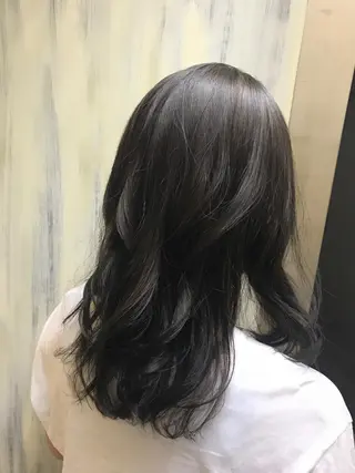セミロング カラー shi hoのヘアスタイル