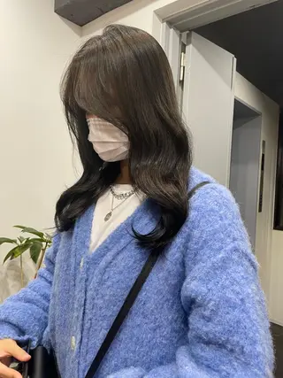 カラー ミルクティー× グレージュMOMOのヘアスタイル