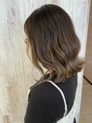 ミディアム カラー Oopsレイヤー 加藤澄都のヘアスタイル