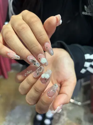 ネイル Nailstudio Hulmのネイルデザイン