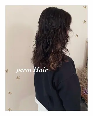 セミロング カラー パーマ 市川 千夏のヘアスタイル