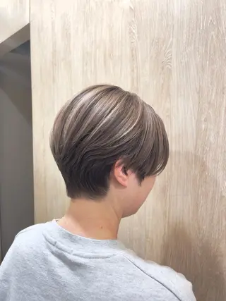 ショート 深田 綾香のヘアスタイル