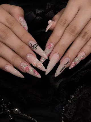 ネイル Royal Nailのネイルデザイン