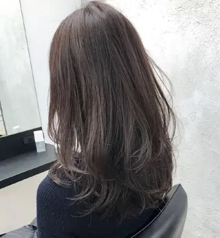 ロング カラー 艶髪/オリーブ系/ 肌が綺麗に見えるお色のヘアスタイル