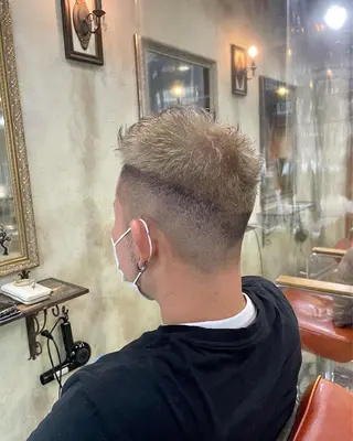 ショート 鈴木 雅人のヘアスタイル