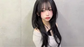 ロング がわ/ハイレイヤー /ハイトーンカラーのヘアスタイル