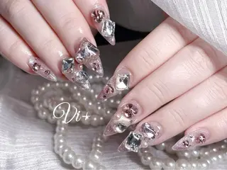 ネイル Nailsalon Vi+ももか🩷のネイルデザイン