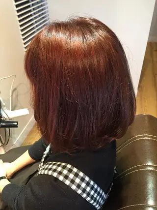 ミディアム カラー ツキダテ ユイのヘアスタイル