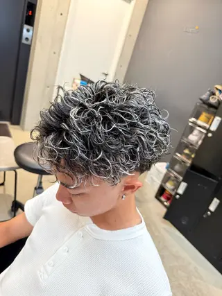 カラー パーマ メンズ 心斎橋メンズサロン リベルテグリットのヘアスタイル