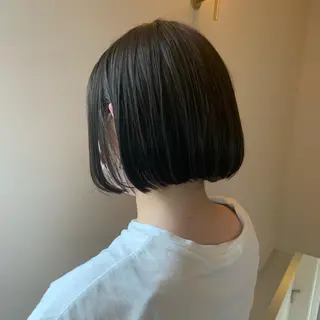 ショート カラー 本間 結衣のヘアスタイル