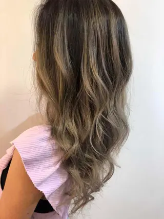セミロング 海外風レイヤーカット 👑店長 平松 由のヘアスタイル