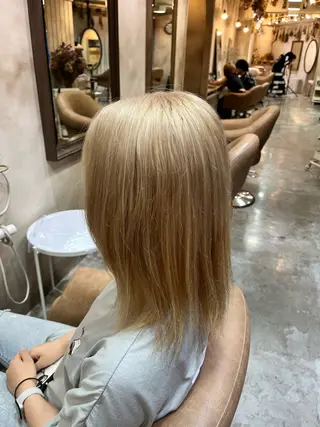 セミロング カラー 秋葉 玲唯のヘアスタイル