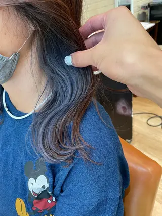 カラー しおり🍬 KOKORO🤍のヘアスタイル