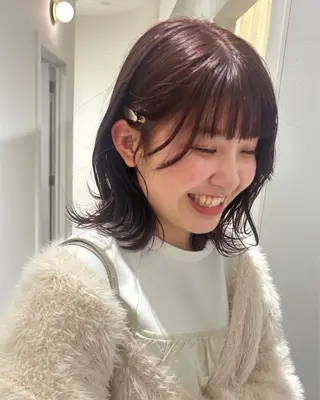 ミディアム カラー オリーブベージュ/ ブリーチなし透明感のヘアスタイル