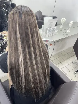 カラー ロング MISAKIエクステ ブリーチ\5900のヘアスタイル