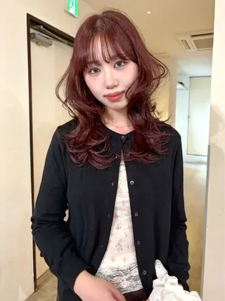 ミディアム カラー mizuki/ピンク ベージュ.レイヤーのヘアスタイル