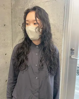 ロング パーマ 佐伯 和佳のヘアスタイル