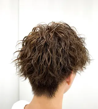 カラー パーマ メンズ 渡部凌我 小顔ウルフ ハイトーンカラーのヘアスタイル