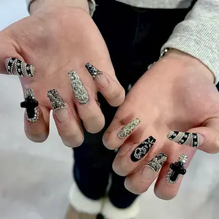 ネイル AIKO🐈⬛⭐︎ 大阪/y2k/個性派のネイルデザイン