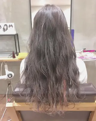 ロング カラー ヘアアレンジ 栗林 実莉のネイルデザイン