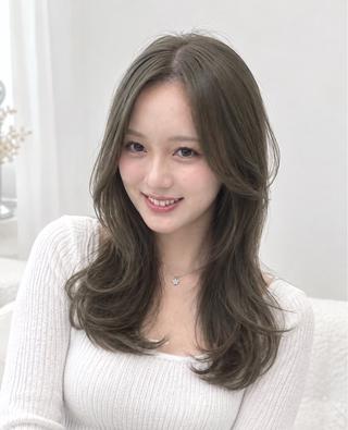 セミロング カラー 湯浅 風希のヘアスタイル