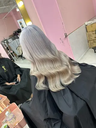 ロング カラー ブリーチ特化🌈 MANATOのヘアスタイル