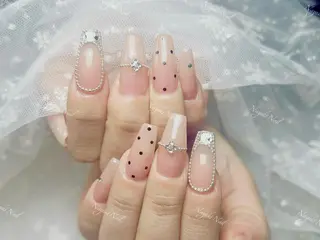 ネイル 🦋 Queenieのネイルデザイン