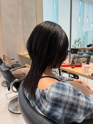 セミロング カラー ミオ💎ショート 透ける暗髪のヘアスタイル