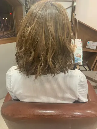 ミディアム 吉田 茉生のヘアスタイル