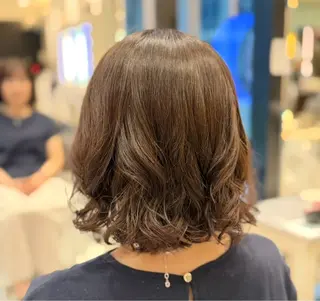 ミディアム パーマ コテ巻きパーマ💙 シノヤユイのヘアスタイル