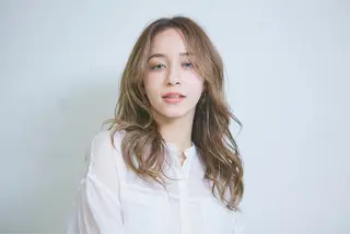ロング ARMONY秋山輝也 コテ巻き風パーマ特化のヘアスタイル