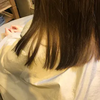 セミロング カラー AYANO ／レイヤー／オリーブのヘアスタイル