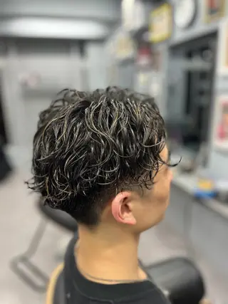 ミディアム パーマ メンズ 池袋メンズパーマ フェード純平のヘアスタイル