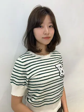 ミディアム カラー 'AXIS 栄 Konomiのヘアスタイル