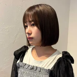 カラー mina / 透明感ベージュカラーのヘアスタイル