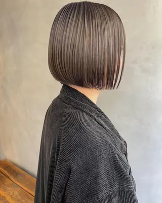 ミディアム om's poka 伊藤百花のヘアスタイル
